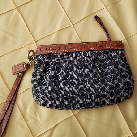 Coach Wristlet - Picture 3 of 4